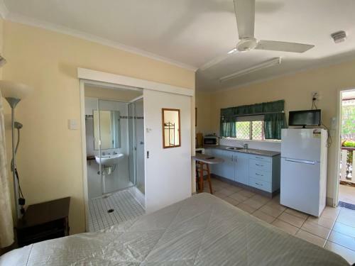 Cooktown Motel / Pams Place Hostel
