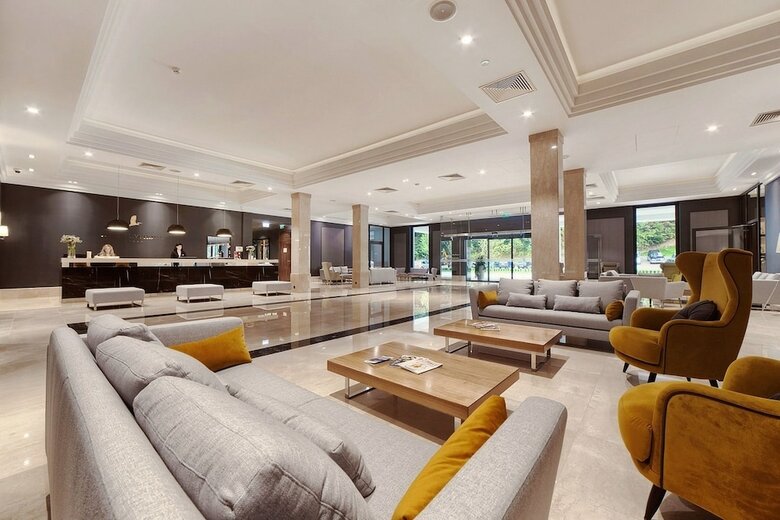 Heron Live Hotel