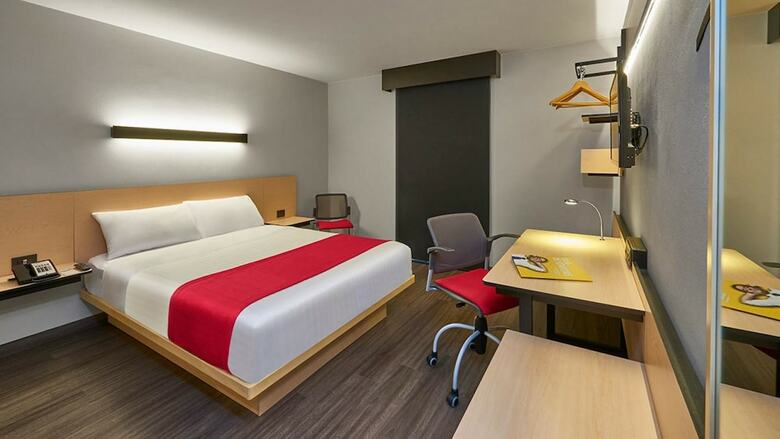 Hotel City Express La Raza