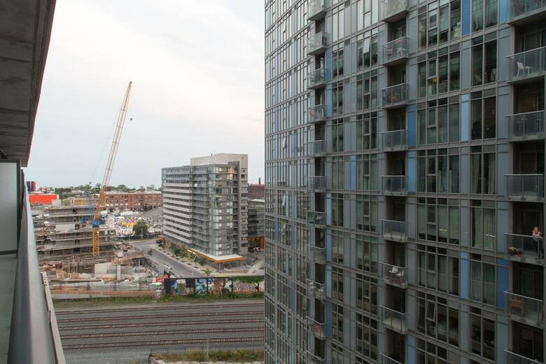 Toronto Queen Suites