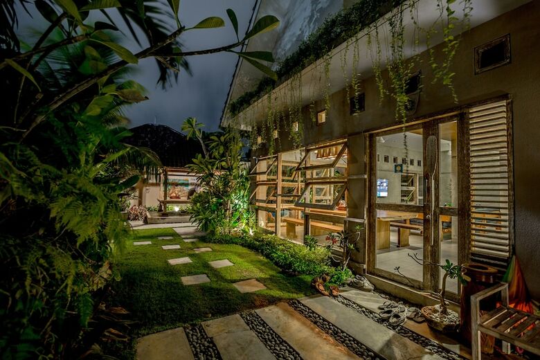 Hostal Lokal Bali Hostel