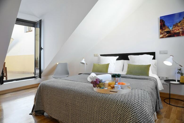 Modern Aspasios San Mateo Boutique Apartments 