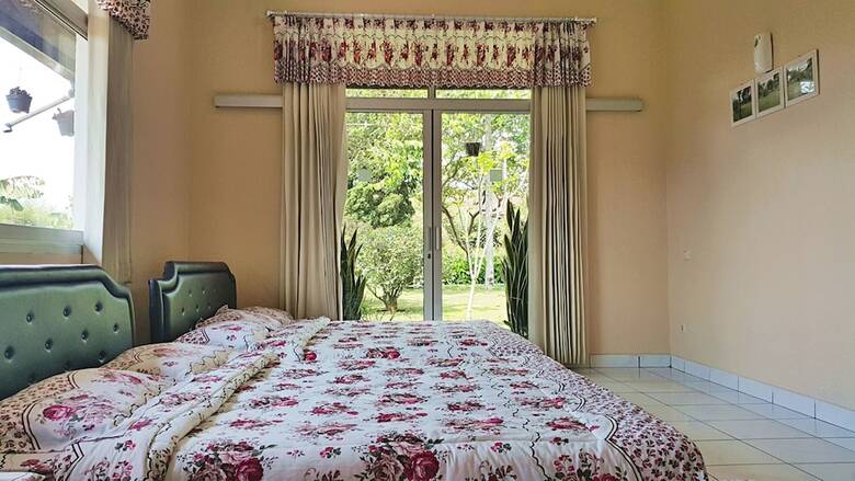 Villa Vila Bunga Merah Gelatik