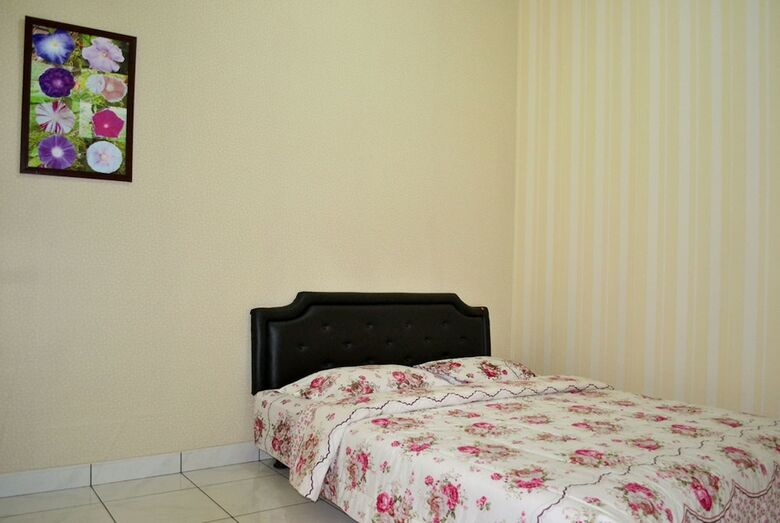 Villa Vila Bunga Merah Gelatik