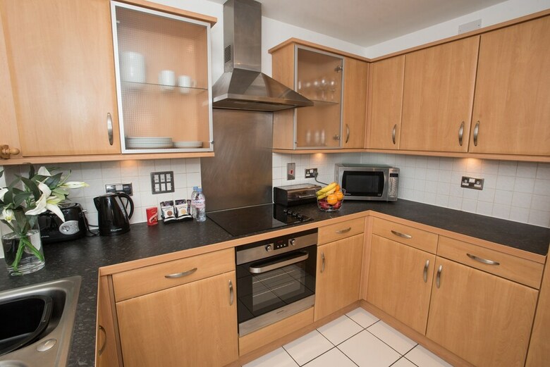 Celador Apartments - Riverside House Serviced Apartments
