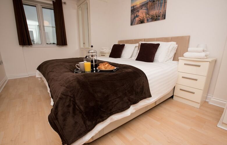 Celador Apartments - Riverside House Serviced Apartments