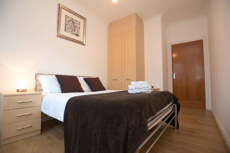 Celador Apartments - Riverside House Serviced Apartments