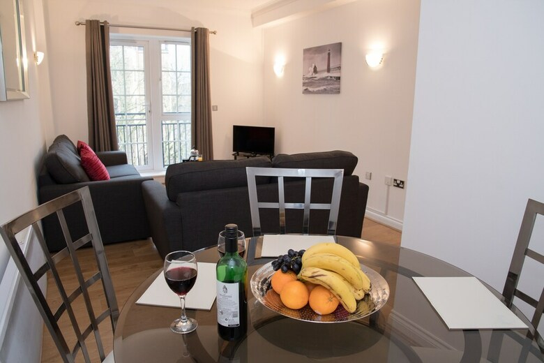 Celador Apartments - Riverside House Serviced Apartments