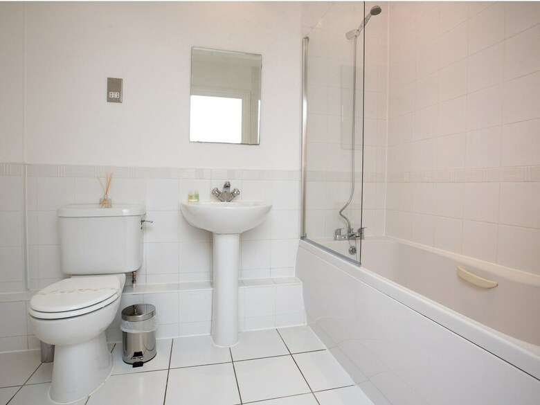 Celador Apartments - Riverside House Serviced Apartments