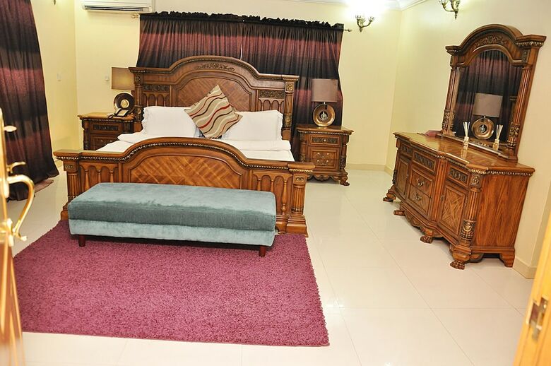 Hotel Topaz Luxury Suites & Apartments