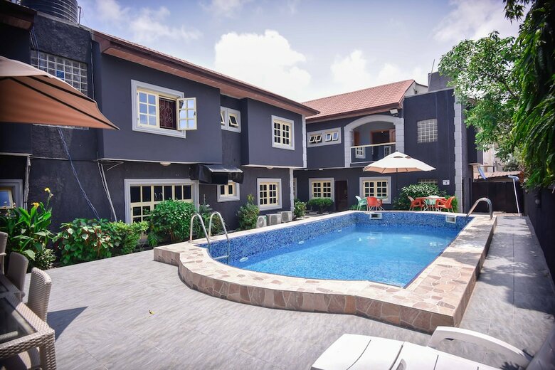Hotel Topaz Luxury Suites & Apartments
