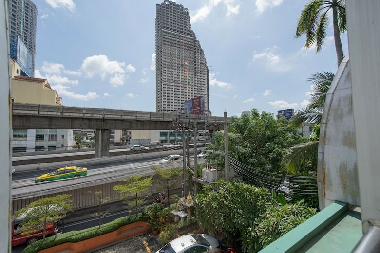 Hotel Sathorn Terrace Apartment