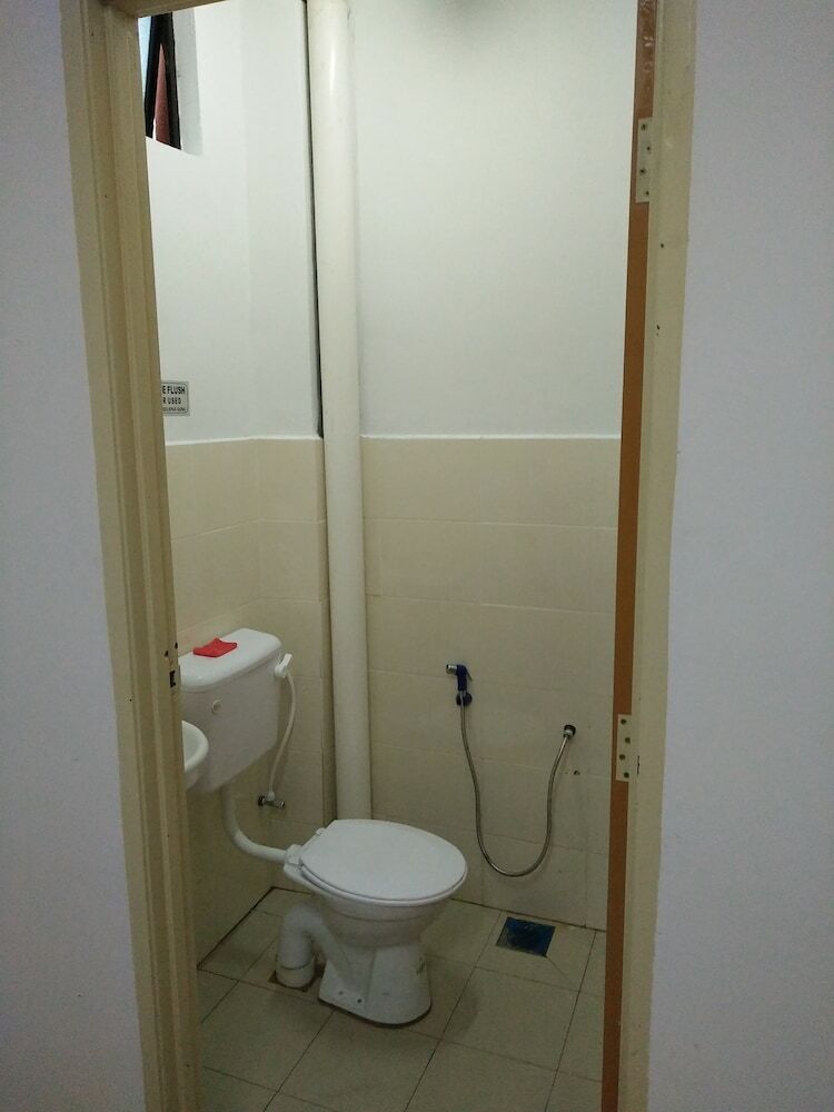 Hostal Diyana Budget Hotel