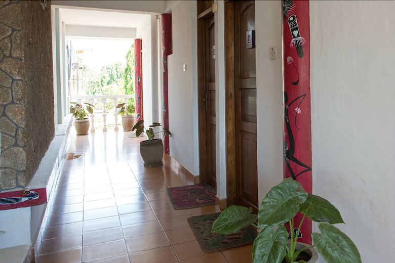 Hotel Q-bar & Guest House