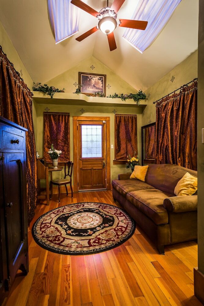 Downtown Historic Bed And Breakfast