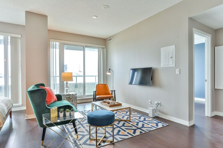 Liberty Village Condo W/parking