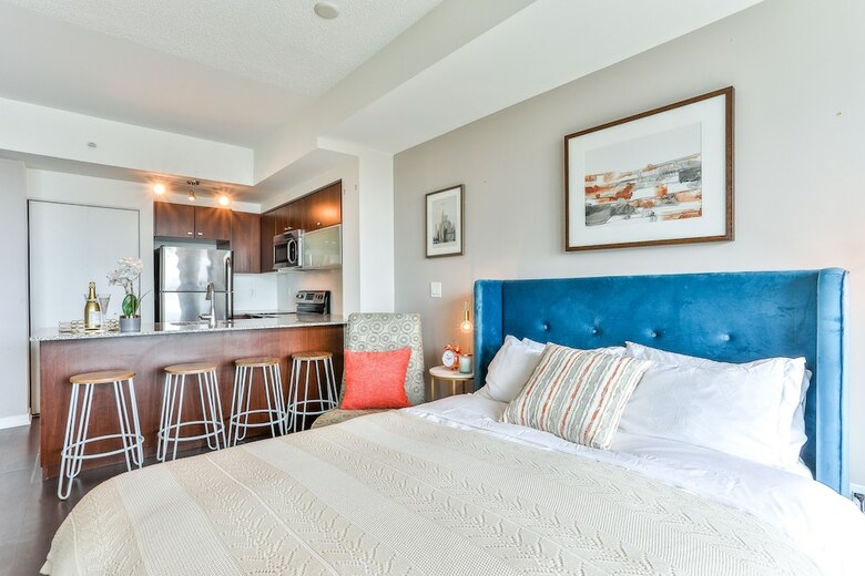 Liberty Village Condo W/parking