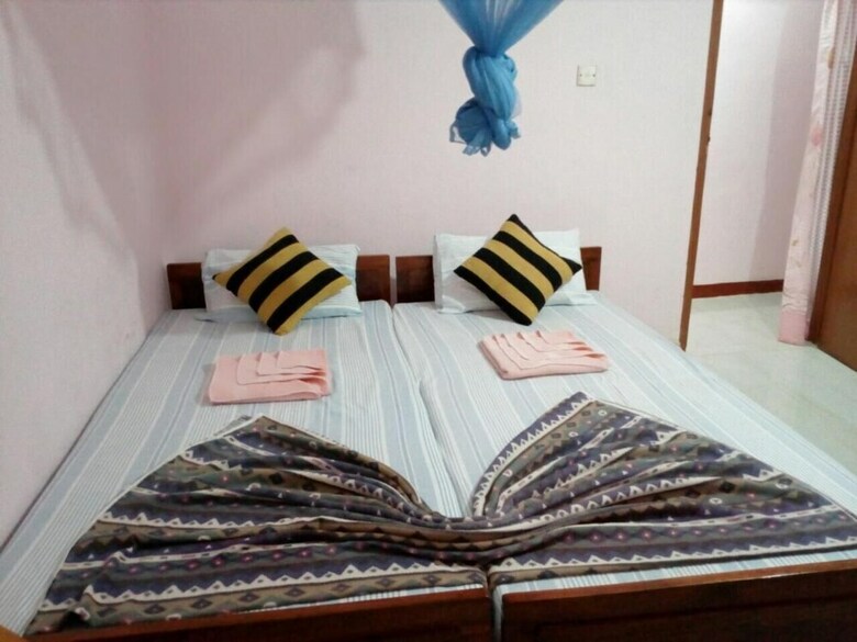 Hotel Lizzie Villa Guest House