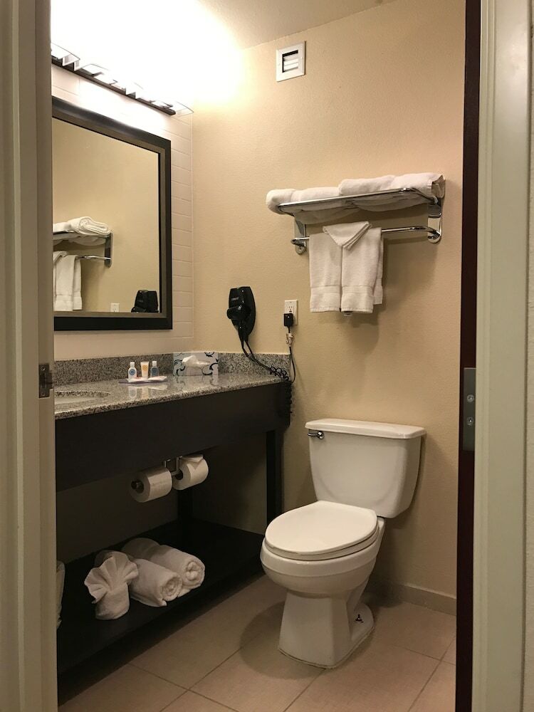 Hotel Comfort Inn & Suites