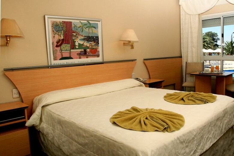 Hotel Marina Del Faro Resort