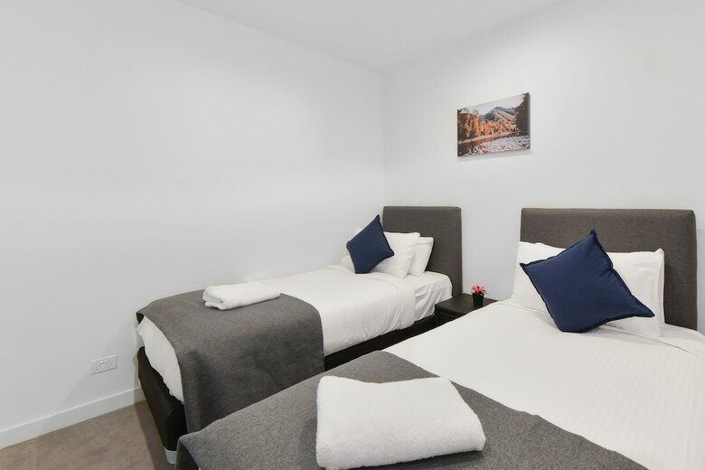 Mono Apartments On La Trobe