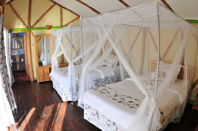 Posada Lake Bunyonyi Rock Resort