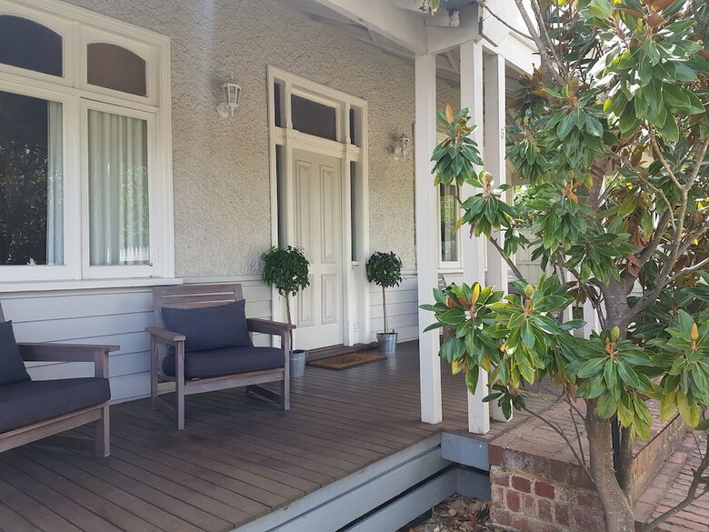 Healesville House - Magnolia House