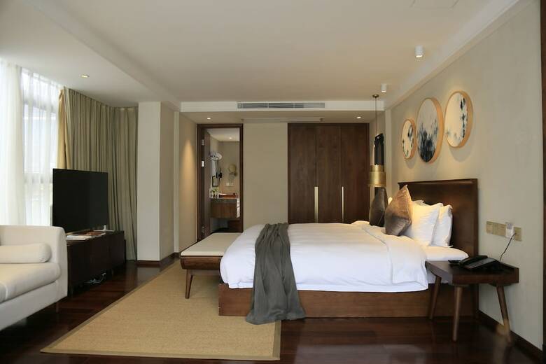 Hotel Seclusive Life In Jiangnan ?canal Yard