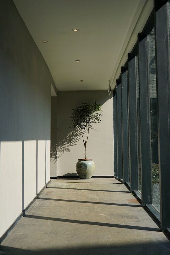 Hotel Seclusive Life In Jiangnan ?canal Yard