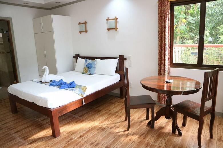 Hotel El Nido Reef Strand Resort