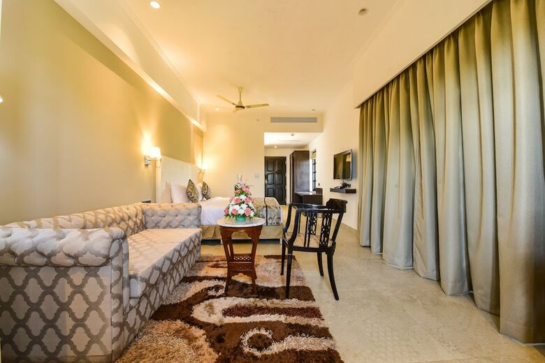 Hotel Silver Sands Serenity