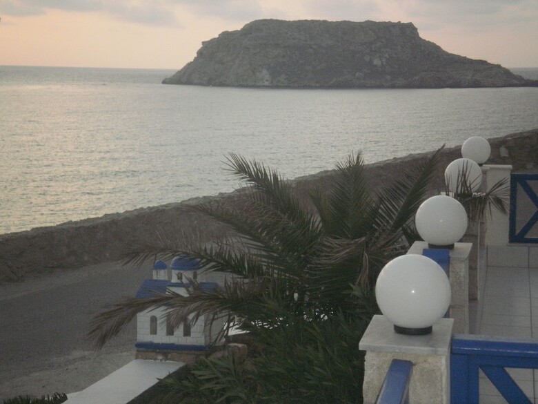 Blue And White Studios & Apartments