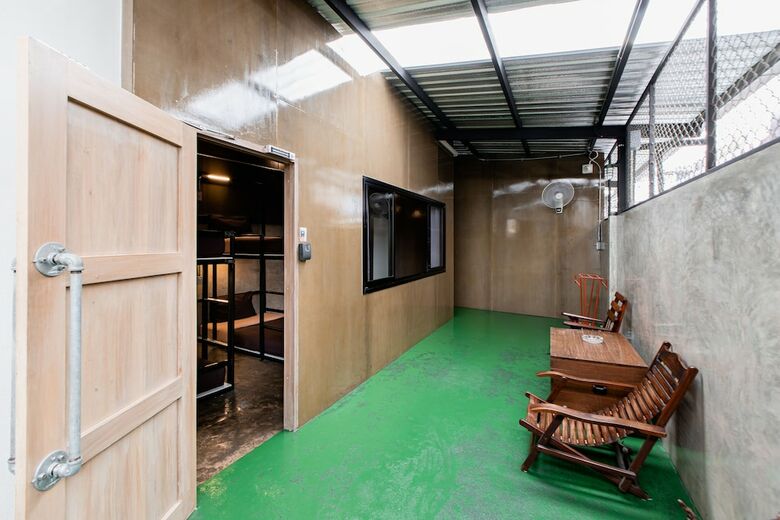 Hostal The Alley Hostel & Bistro