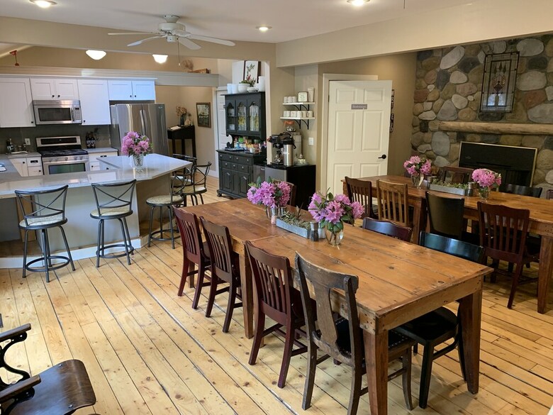 Goldberry Woods Bed & Breakfast-microfarm-cottages
