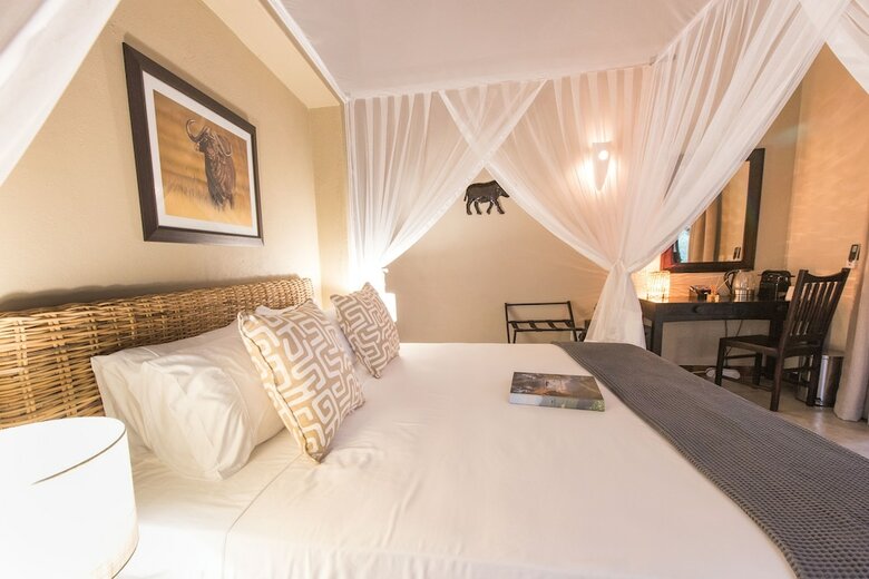 Bed & Breakfast Bushbaby River Lodge