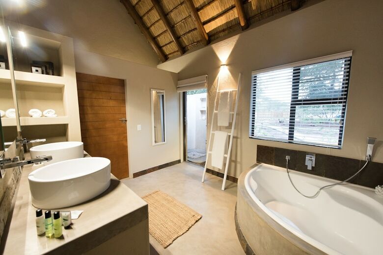Bed & Breakfast Bushbaby River Lodge