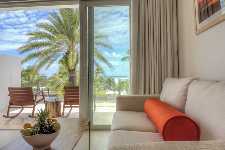 Hotel Hodges Bay Resort And Spa
