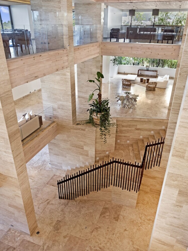 Hotel Hodges Bay Resort And Spa