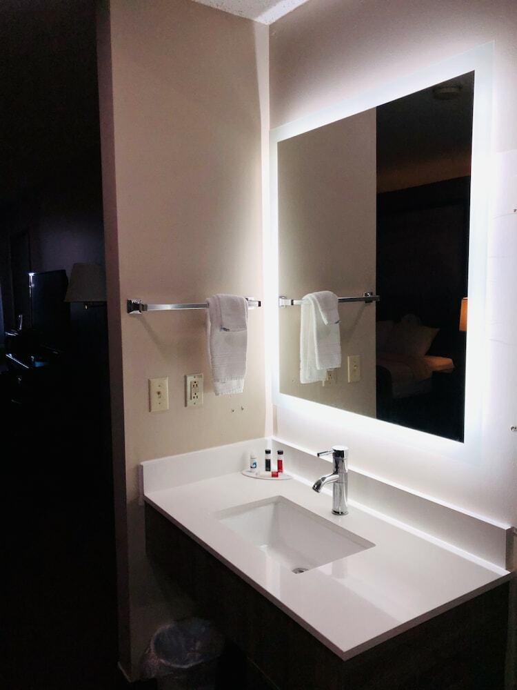 Hotel Super 8 By Wyndham Omaha Sw
