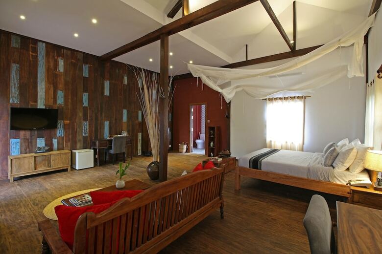 Hotel Isann Lodge