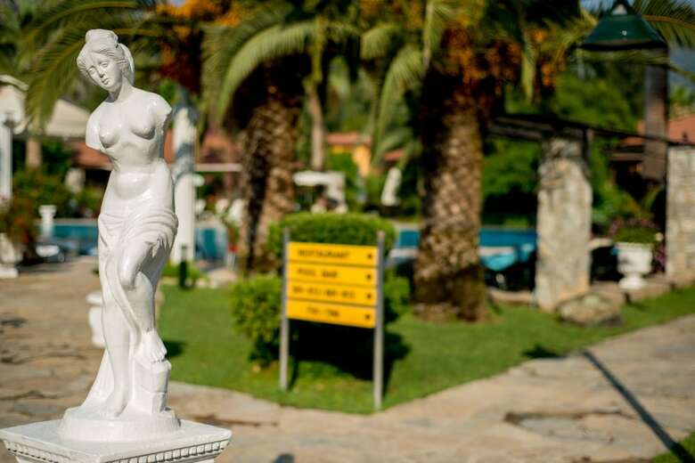 Hotel Holiday Calbis