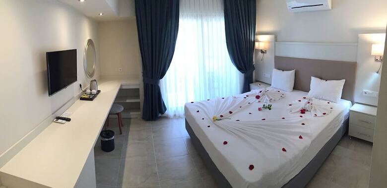 Hotel Holiday Calbis