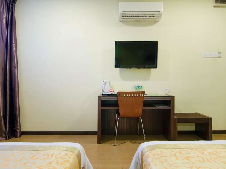 8 Days Boutique Hotel @ Mount Austin Jb