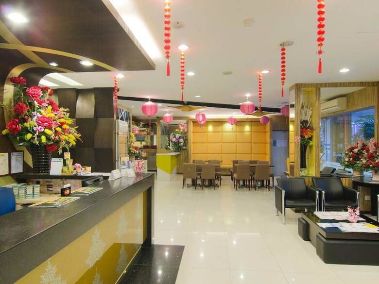 8 Days Boutique Hotel @ Mount Austin Jb