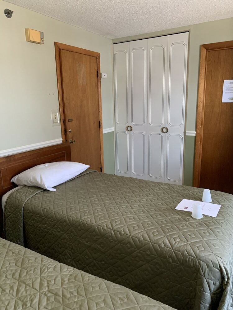 Hotel Brookside House