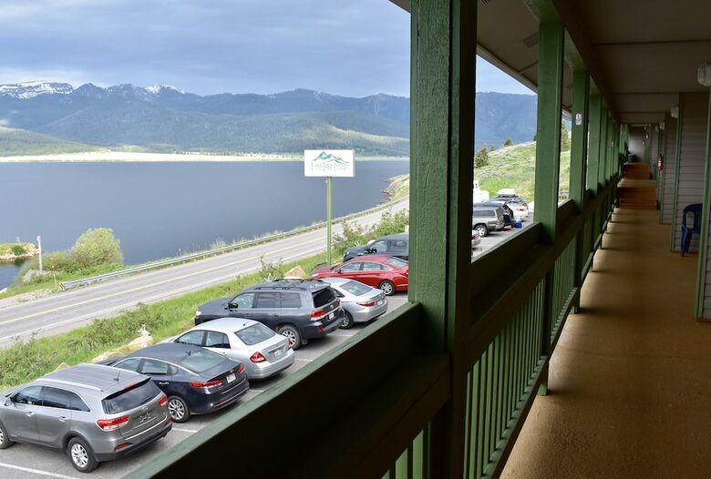 Lake View Suites