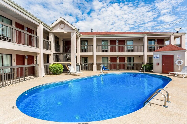 Motel Econo Lodge  Inn & Suites