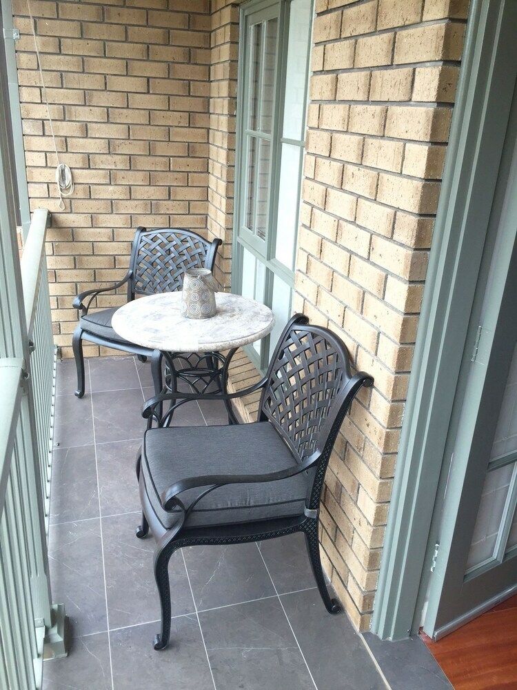 Luxury Townhouse In Chic North Adelaide