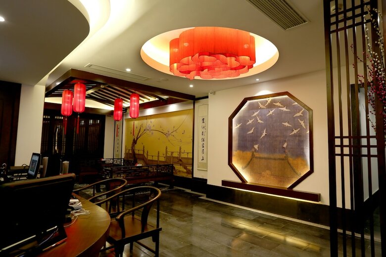Hostal Graceland Garden Court Hotel
