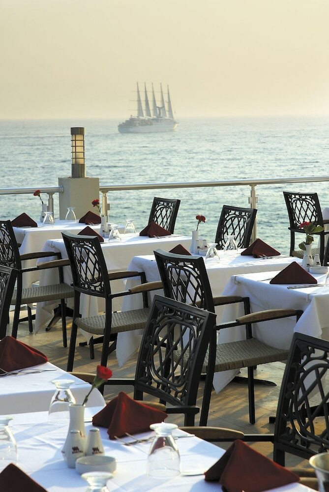 Korumar Deluxe Hotel